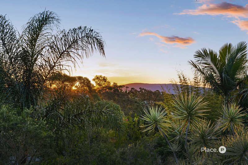 Photo - 17 Leopard Tree Crescent, Sinnamon Park QLD 4073 - Image 8