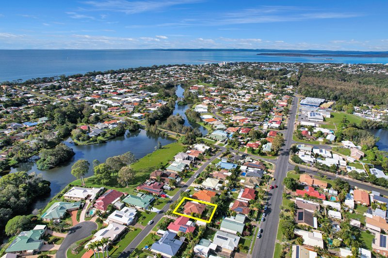 Photo - 17 Lester Crescent, Torquay QLD 4655 - Image 2