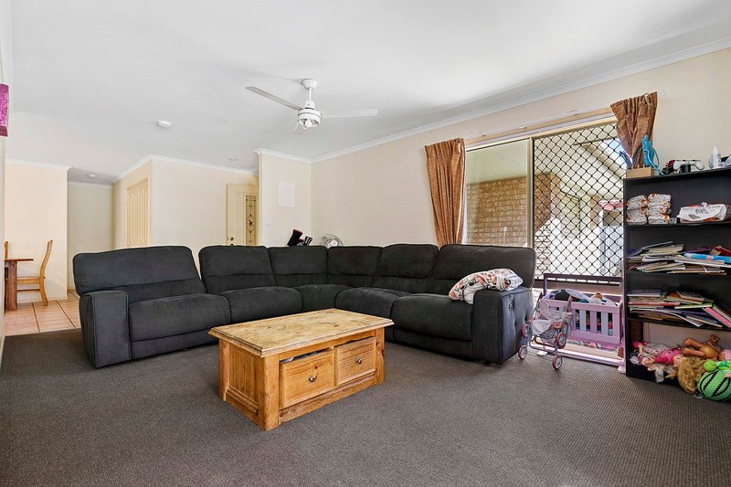 Photo - 17 Lester Crescent, Torquay QLD 4655 - Image 6