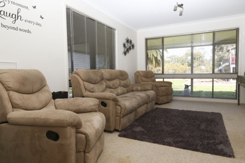 Photo - 17 Lewis Road, Leeton NSW 2705 - Image 4