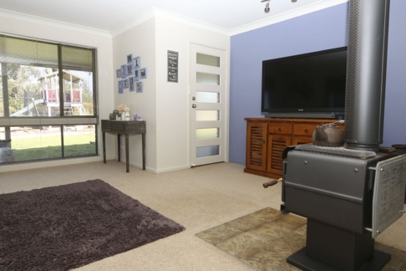 Photo - 17 Lewis Road, Leeton NSW 2705 - Image 6