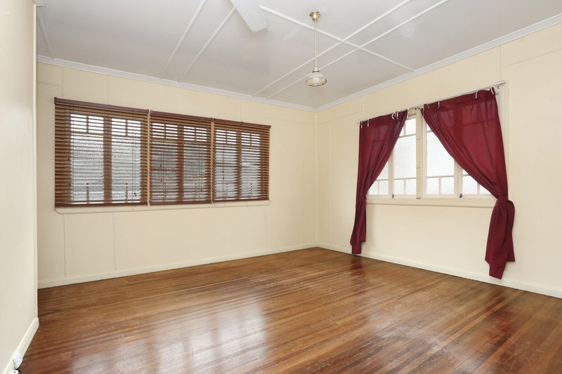 Photo - 17 Lewis Street, Camp Hill QLD 4152 - Image 4