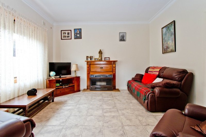 Photo - 17 Lillian Street, Findon SA 5023 - Image 2