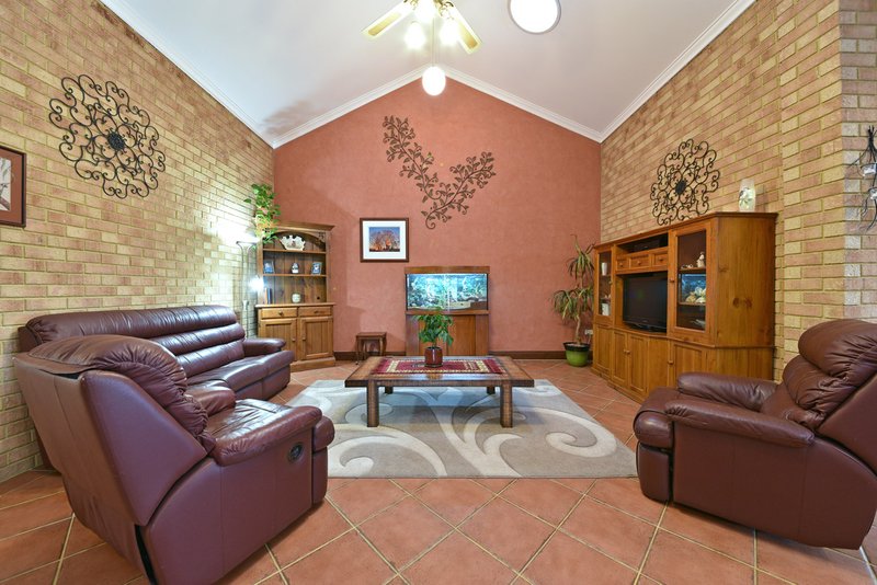 Photo - 17 Lindholm Retreat, Mindarie WA 6030 - Image 13