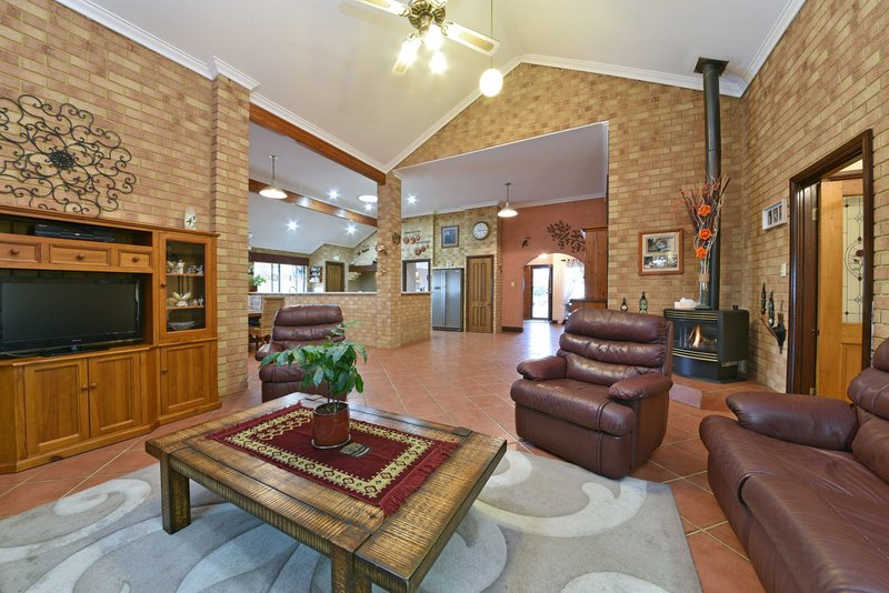 Photo - 17 Lindholm Retreat, Mindarie WA 6030 - Image 14