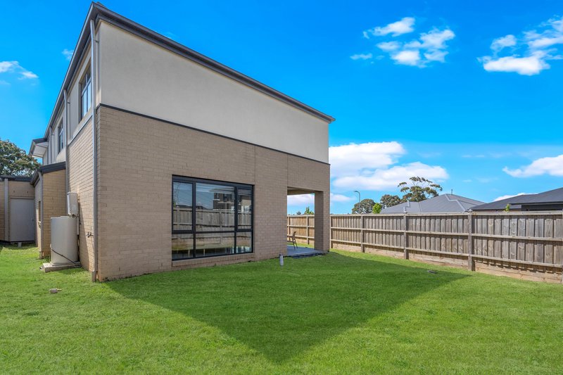 Photo - 17 Lokeport Parkway, Mickleham VIC 3064 - Image 33