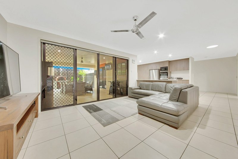 Photo - 17 Longreach Court, Tannum Sands QLD 4680 - Image 8