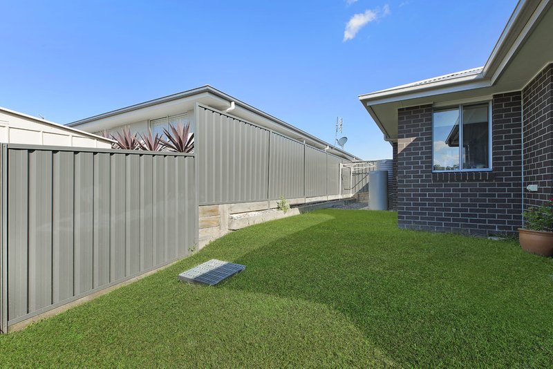 Photo - 17 Lucia Crescent, Cameron Park NSW 2285 - Image 5