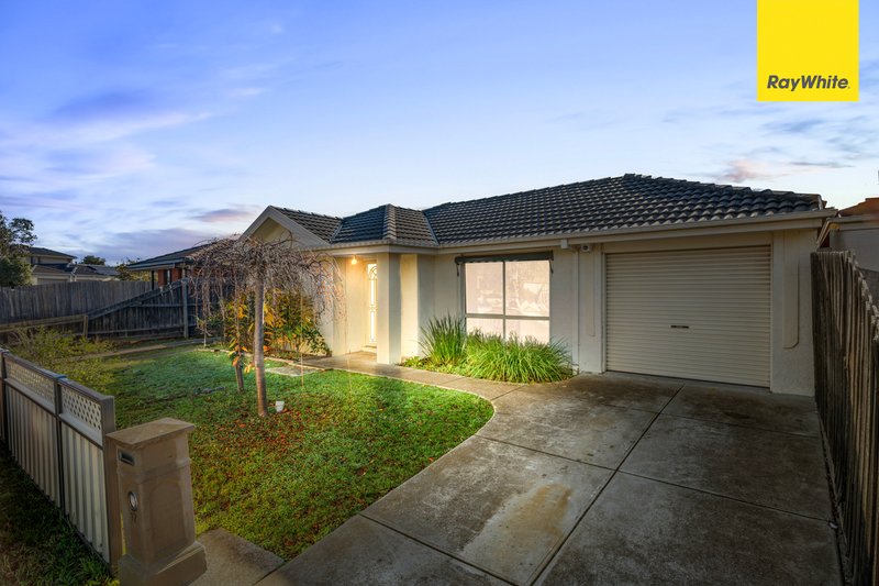 Photo - 17 Lydeamore Place, Kurunjang VIC 3337 - Image 2