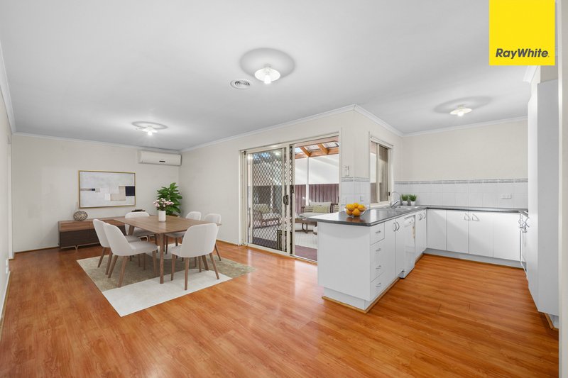 Photo - 17 Lydeamore Place, Kurunjang VIC 3337 - Image 6