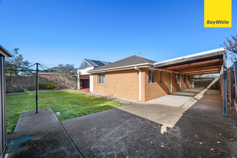 Photo - 17 Lydeamore Place, Kurunjang VIC 3337 - Image 14