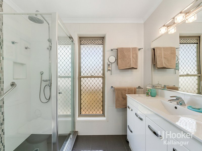 Photo - 17 Macarthur Drive, Kallangur QLD 4503 - Image 9