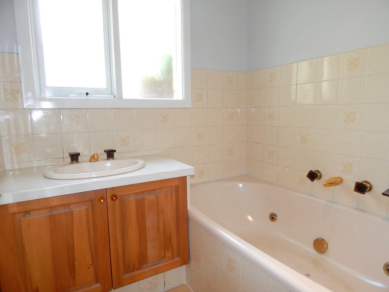 Photo - 17 Macartney Street, Reservoir VIC 3073 - Image 6