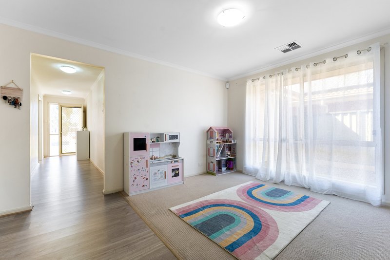 Photo - 17 Macfarlane Way, Andrews Farm SA 5114 - Image 6