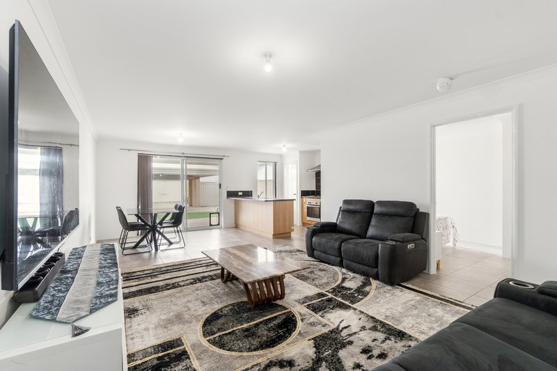 Photo - 17 Magellan Road, Alkimos WA 6038 - Image 4