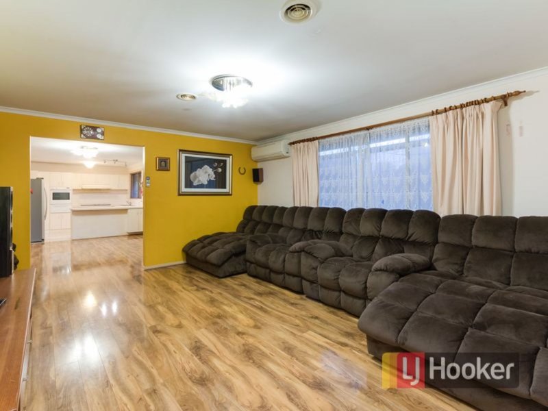 Photo - 17 Mahogany Close, Hampton Park VIC 3976 - Image 4