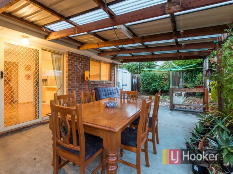 Photo - 17 Mahogany Close, Hampton Park VIC 3976 - Image 9