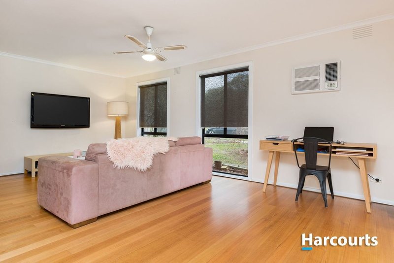 Photo - 17 Mahon Crescent, Narre Warren VIC 3805 - Image 3