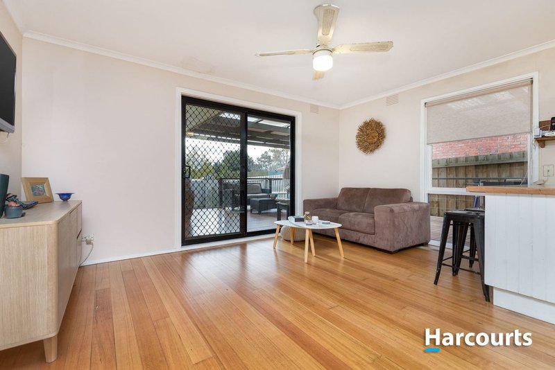 Photo - 17 Mahon Crescent, Narre Warren VIC 3805 - Image 6