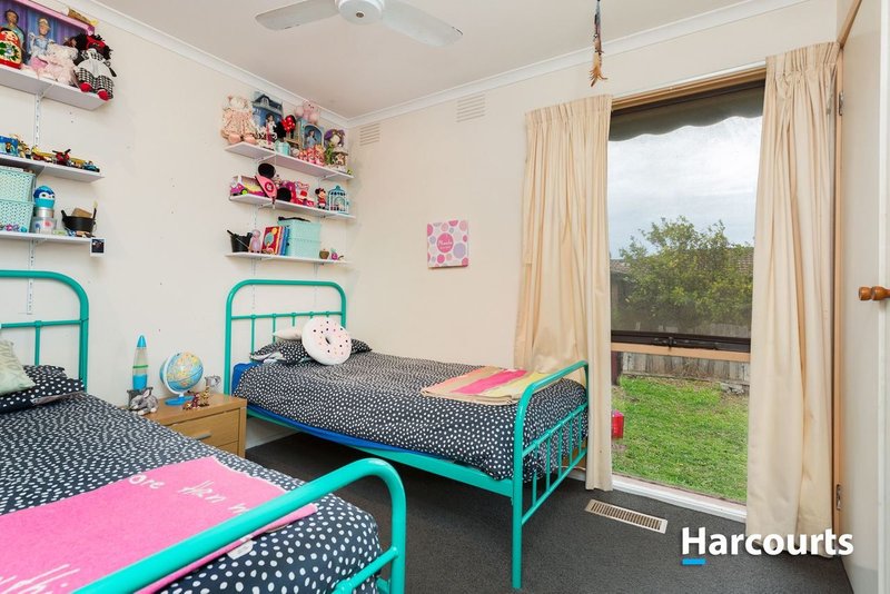 Photo - 17 Mahon Crescent, Narre Warren VIC 3805 - Image 8