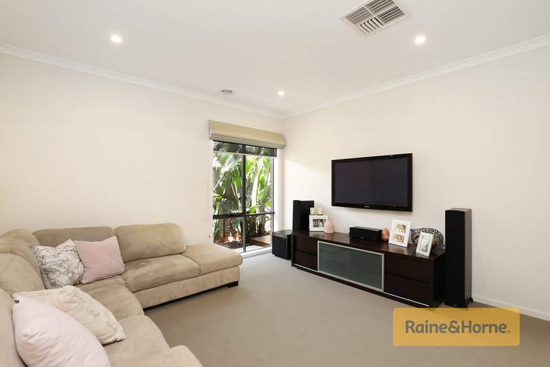 Photo - 17 Maldon Drive, Eynesbury VIC 3338 - Image 7