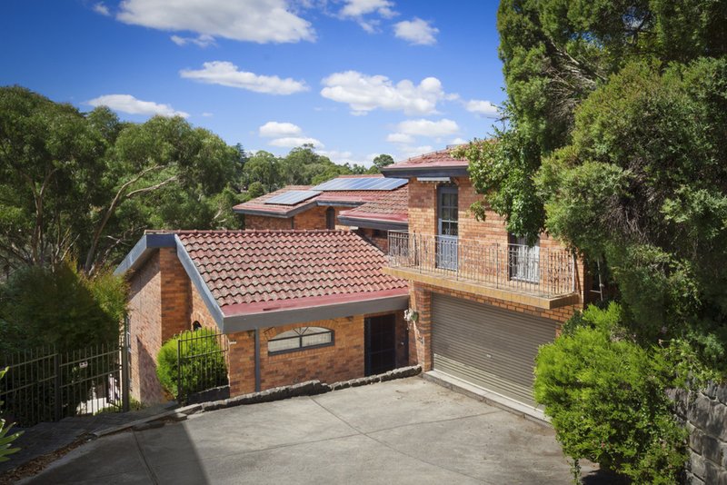 Photo - 17 Manatunga Circuit, Greensborough VIC 3088 - Image 1