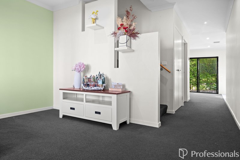 Photo - 17 Manchester Crescent, Bundoora VIC 3083 - Image 8