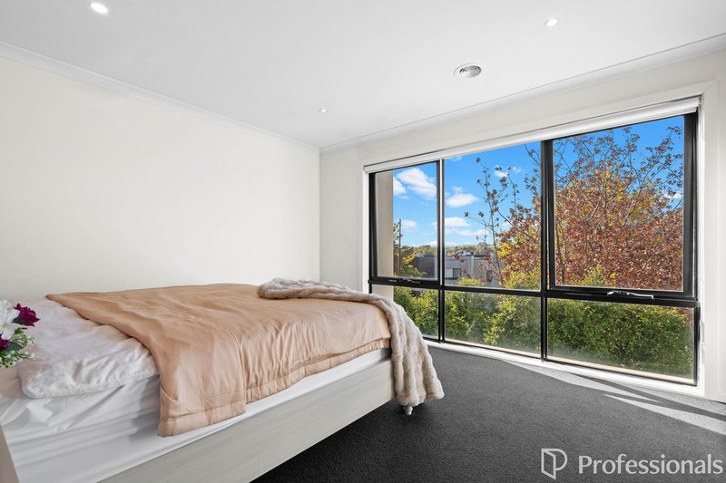 Photo - 17 Manchester Crescent, Bundoora VIC 3083 - Image 11