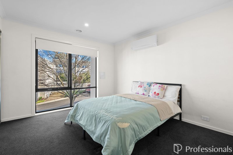 Photo - 17 Manchester Crescent, Bundoora VIC 3083 - Image 12