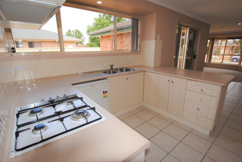 Photo - 17 Mandalay Drive, Griffith NSW 2680 - Image 7