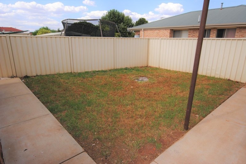 Photo - 17 Mandalay Drive, Griffith NSW 2680 - Image 11