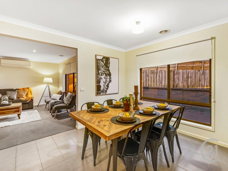 Photo - 17 Manna Gum Drive, Pakenham VIC 3810 - Image 7