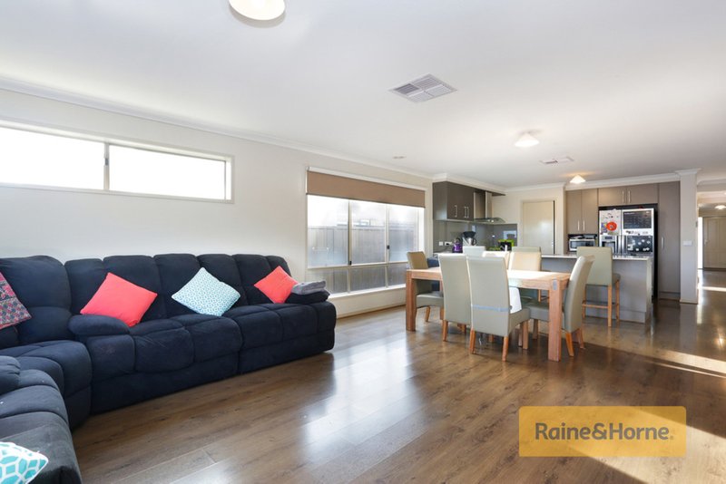 Photo - 17 Marble Drive, Melton South VIC 3338 - Image 3