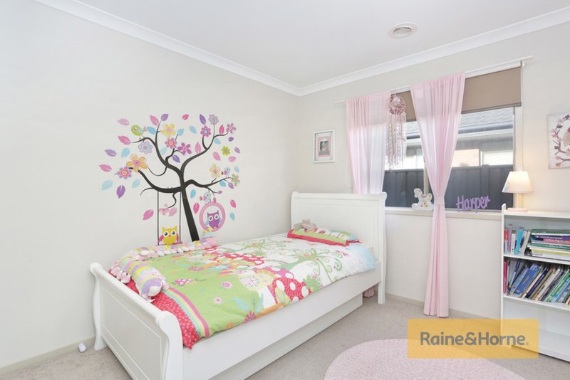 Photo - 17 Marble Drive, Melton South VIC 3338 - Image 8