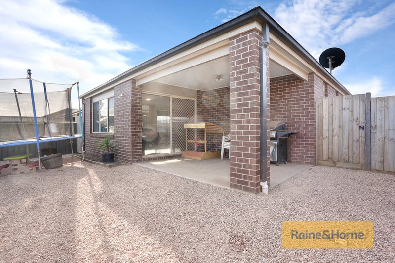 Photo - 17 Marble Drive, Melton South VIC 3338 - Image 10