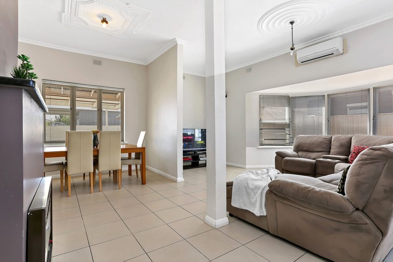 Photo - 17 Markwick Crescent, Campbelltown SA 5074 - Image 2