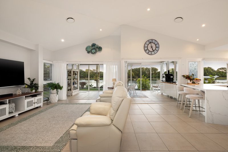 Photo - 17 Maui Court, Parrearra QLD 4575 - Image 8