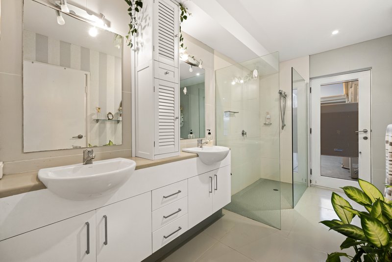 Photo - 17 Maui Court, Parrearra QLD 4575 - Image 10