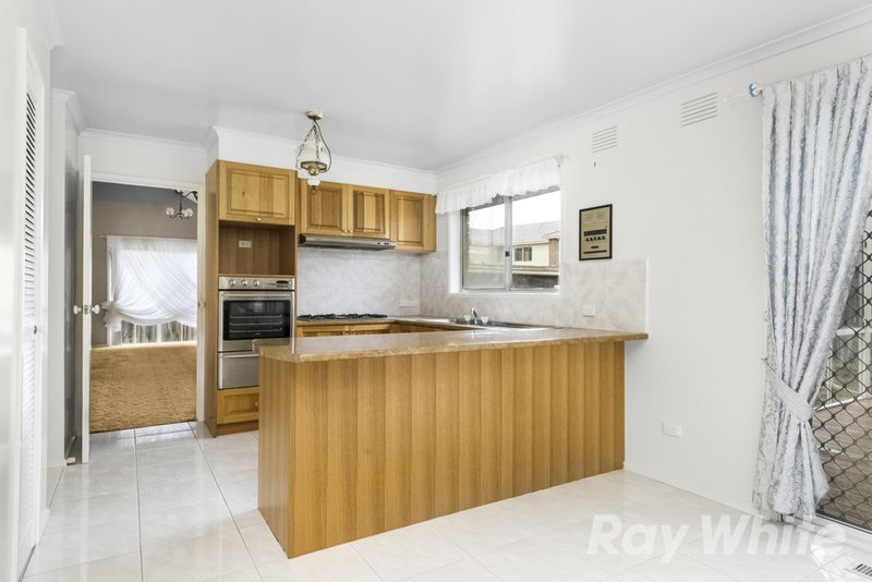 Photo - 17 Mavista Avenue, Glen Waverley VIC 3150 - Image 2