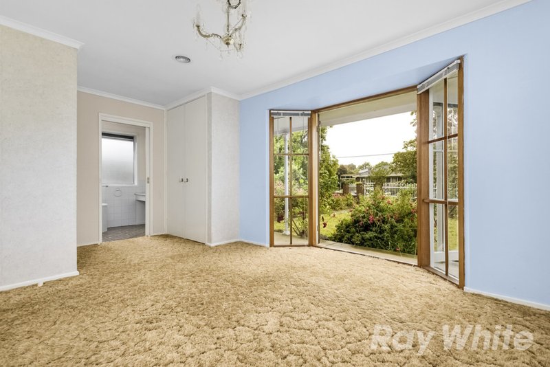 Photo - 17 Mavista Avenue, Glen Waverley VIC 3150 - Image 6