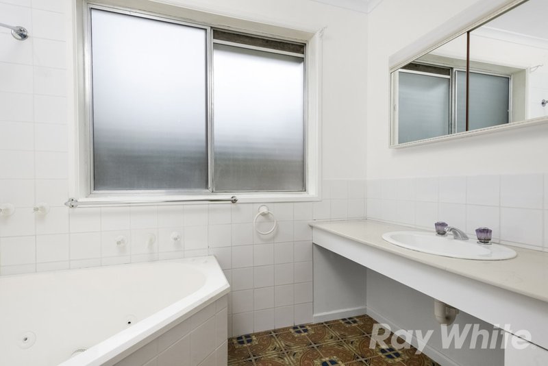 Photo - 17 Mavista Avenue, Glen Waverley VIC 3150 - Image 8