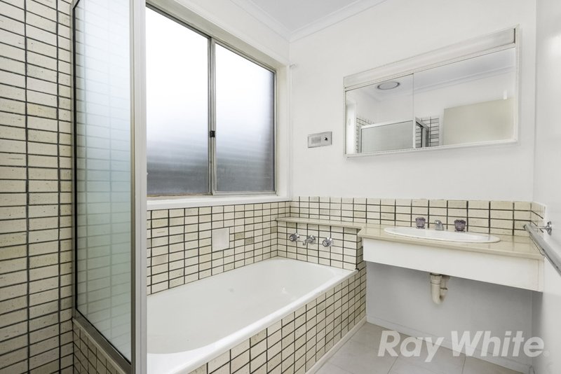 Photo - 17 Mavista Avenue, Glen Waverley VIC 3150 - Image 9