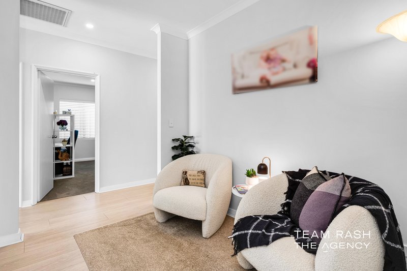 Photo - 17 Mayali Bend, Banksia Grove WA 6031 - Image 8
