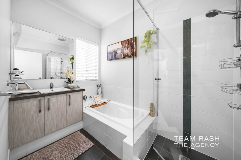 Photo - 17 Mayali Bend, Banksia Grove WA 6031 - Image 10