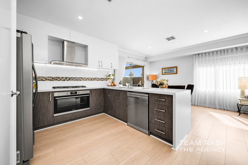 Photo - 17 Mayali Bend, Banksia Grove WA 6031 - Image 12