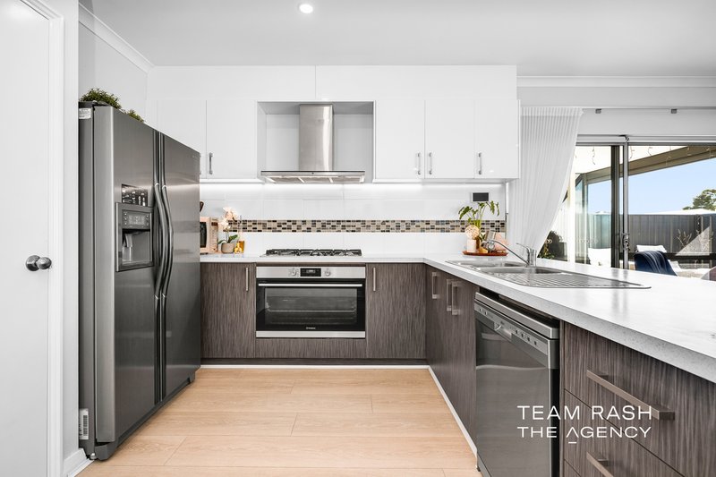 Photo - 17 Mayali Bend, Banksia Grove WA 6031 - Image 13