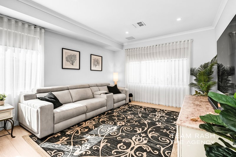 Photo - 17 Mayali Bend, Banksia Grove WA 6031 - Image 15