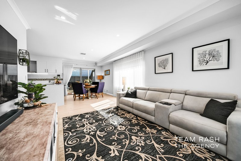 Photo - 17 Mayali Bend, Banksia Grove WA 6031 - Image 16