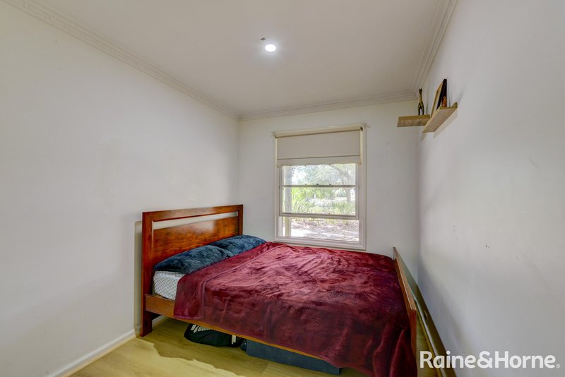 Photo - 17 Mcdonald Crescent, Tamworth NSW 2340 - Image 8