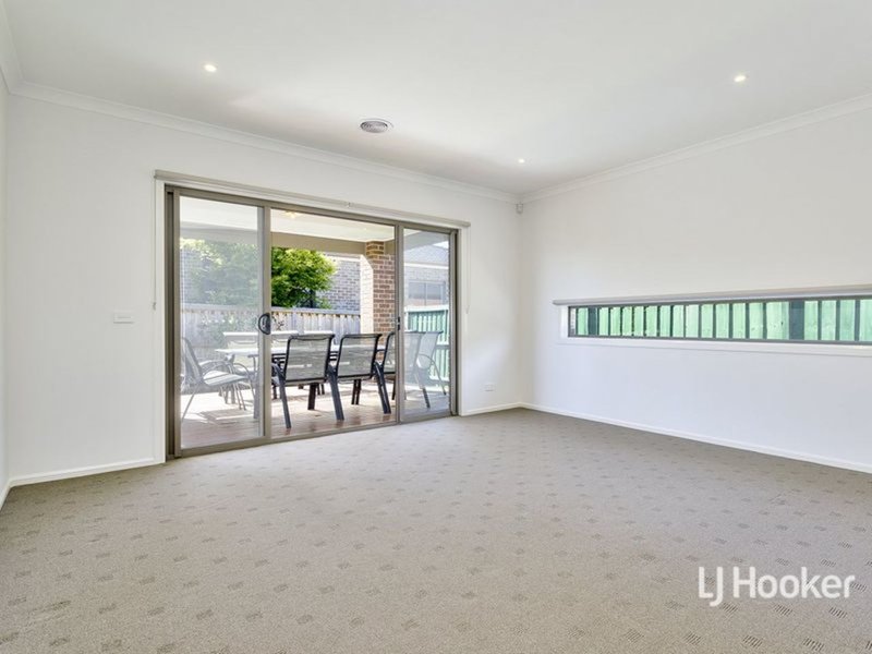 Photo - 17 Mcwilliams Crescent, Point Cook VIC 3030 - Image 6